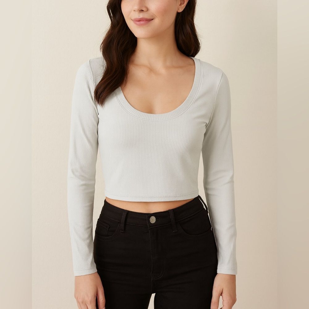 Calia Pale Gray Long Sleeve Crop Top Size L Built-In Bra Stretch Athleisure Tee